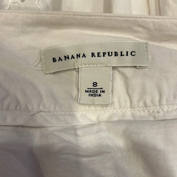 Banana Republic eyelet white skirt. Size 8 - Picture 3 of 3